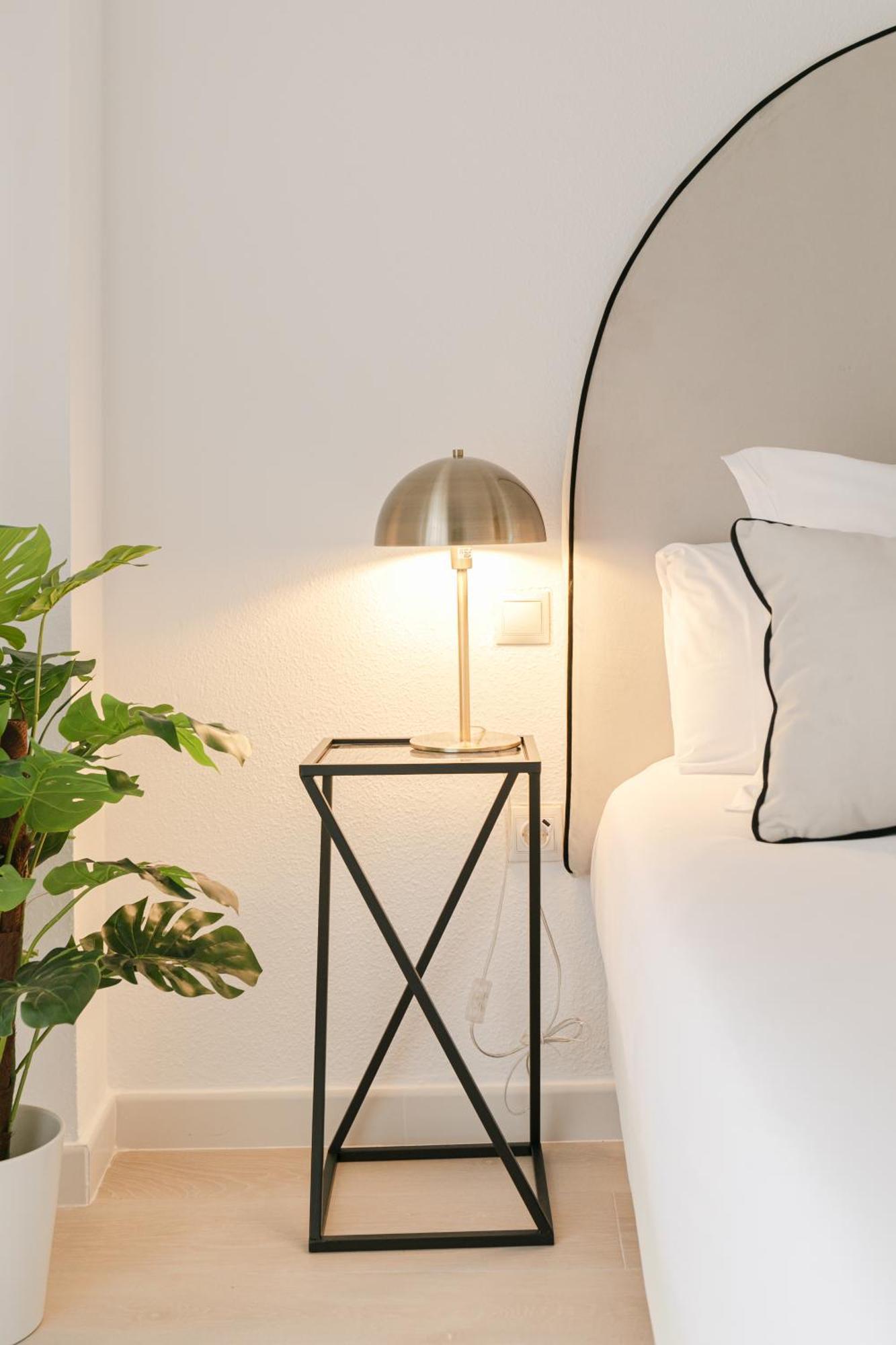 Isg Apartments Becquer Free Parking Inside The Building 세비야 외부 사진